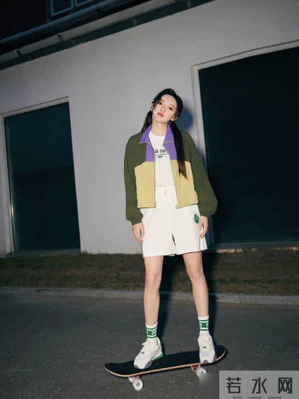 程潇穿出25岁女性时尚新潮流！混搭运动风穿搭，休闲舒适又实用