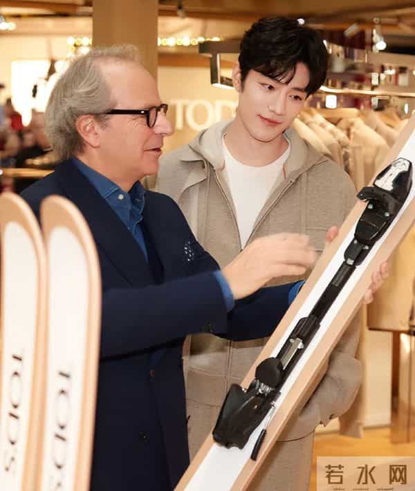 当34岁肖战与47岁王阳站在一起，我才明白什么叫顶级自律