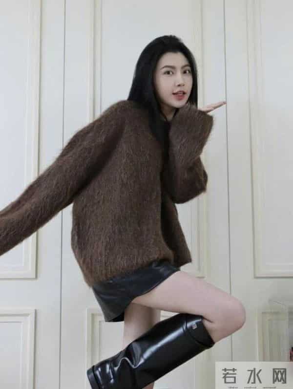 皮肤偏黄偏黑的女人，秋冬少穿“棕色”！这3种颜色更高级显白