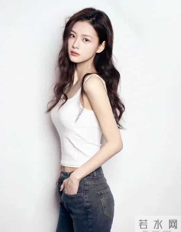 国色天香：北电校花易子茗，绝世倾城的容貌触动人心