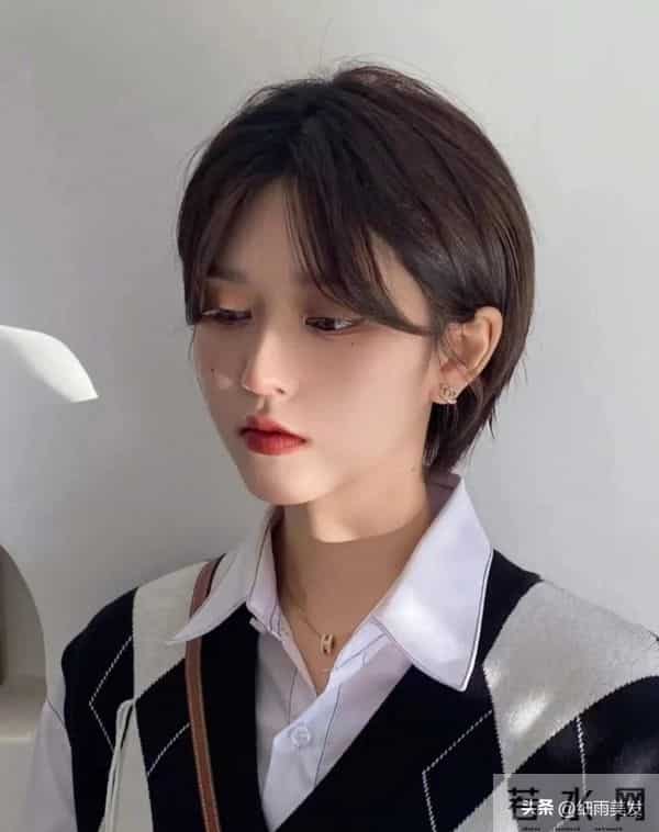 改头换面剪短发