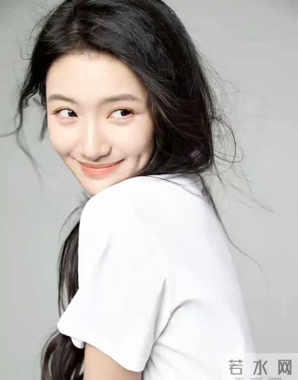 北电的恩美校花，大气明媚，冰清玉洁，网友直呼：幻似天仙下凡！