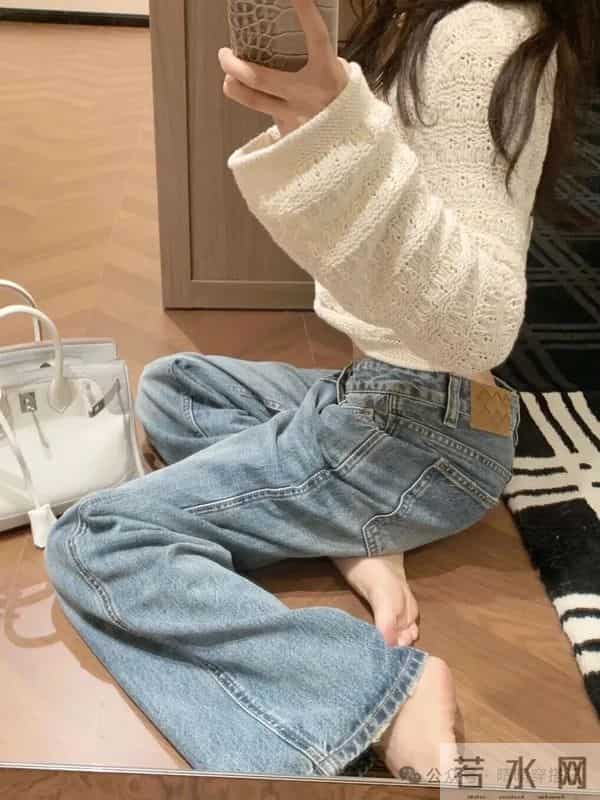 “针织开衫+阔腿牛仔”慵懒到骨子里的秋日标配！