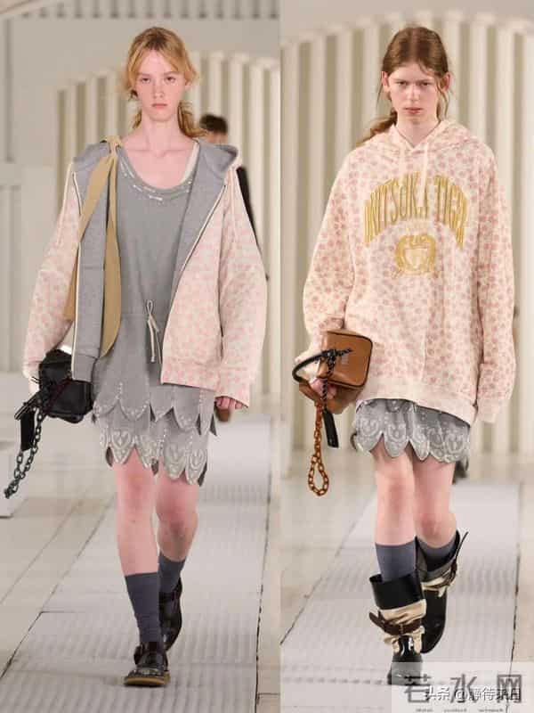 来自2026春夏米兰OnitsukaTiger女装发布会