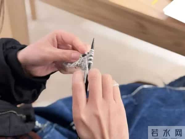 虹口小店太会了！LABUBU 穿冬装 + 苹果同款，体验型消费玩出新花样～