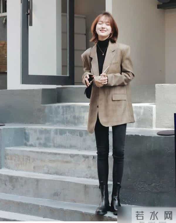 难怪今年都不穿马丁靴了，今年流行的“冬靴”，时髦显高、显腿长