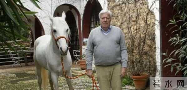 从福布斯榜单，到廉价航空中间座：信任，让一个豪门继承人"破产"