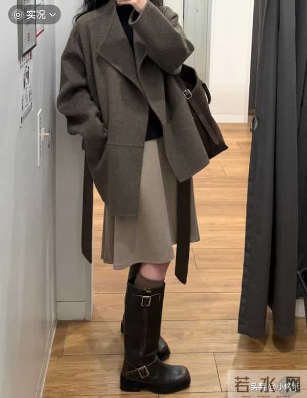 优衣库这大衣是偷了韩剧女主的衣柜吧？这秋冬氛围感直接封神！