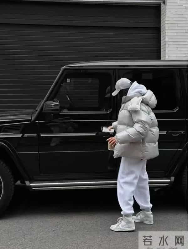 今年冬天“短羽绒服”这样搭配太火了！高级时髦一整个冬天！