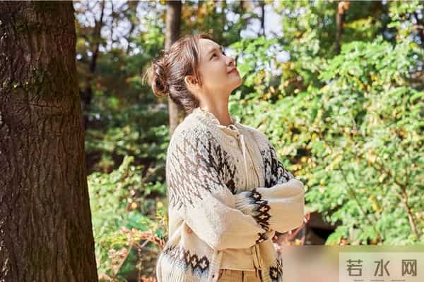 林允儿的穿搭灵感：让你在秋冬季节也能时尚满分！