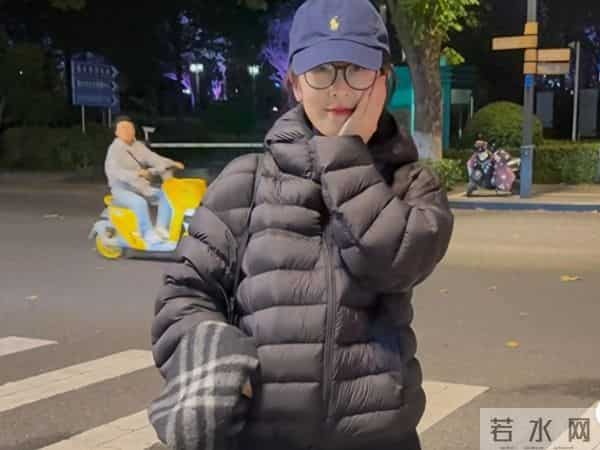 轻薄又保暖，“排骨羽绒服”为何或冬日街头新宠