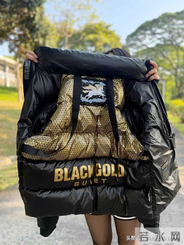 不建议买的3类网红羽绒服，卖的贵还窜风！这4个品牌内行都在买