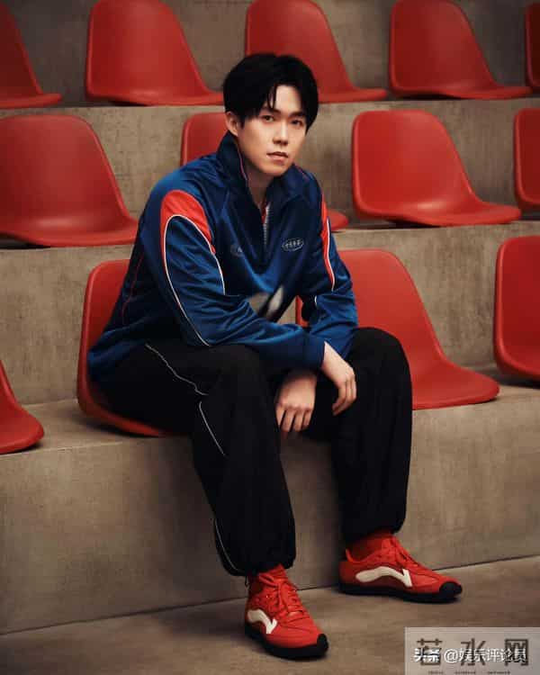 王楚钦 复古运动风炸街！率性穿搭演绎夏日潮流天花板！