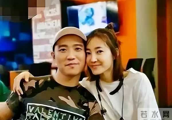 诈骗14亿，看到金条法拉利被拍卖，才懂王丽坤夫妇的生活有多奢靡