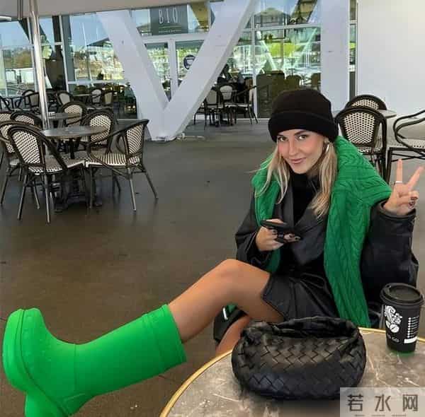 今年秋冬流行一种帽子，叫“奶奶帽”！保暖时髦，看着还减龄