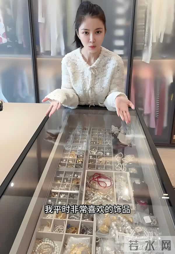 被杜淳老婆衣帽间吓到，光牛仔裤、包包和首饰多得像展柜