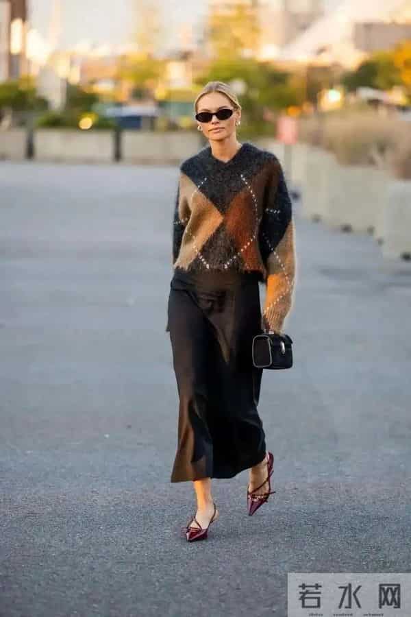 冬天别总穿裤子了！这4件上衣+裙子，才是正确的打开方式