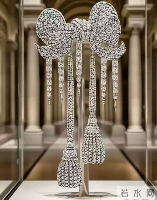 卢浮宫的珠宝劫案，让全世界的人知道了欧仁妮皇后！