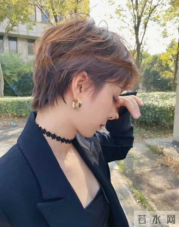 改头换面剪短发