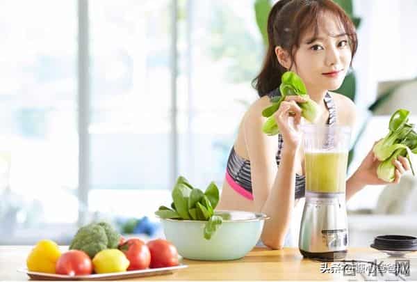 皮肤暗黄、干燥还长痘？8 种对女性皮肤好的食物清单列表收好