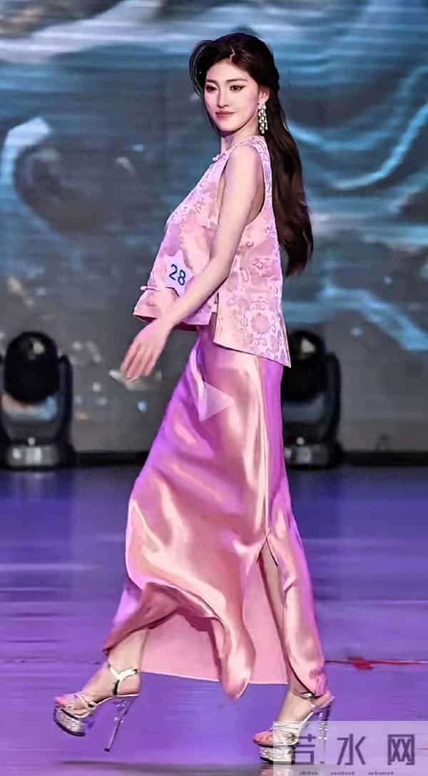 2025地球小姐澳门赛区诞生了一位绝美冠军，陈思蓓：写真欣赏。