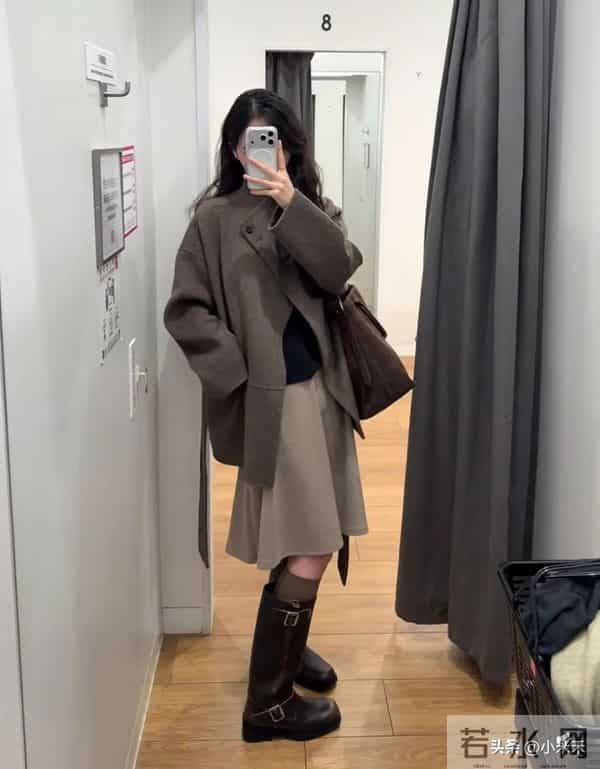 优衣库这大衣是偷了韩剧女主的衣柜吧？这秋冬氛围感直接封神！