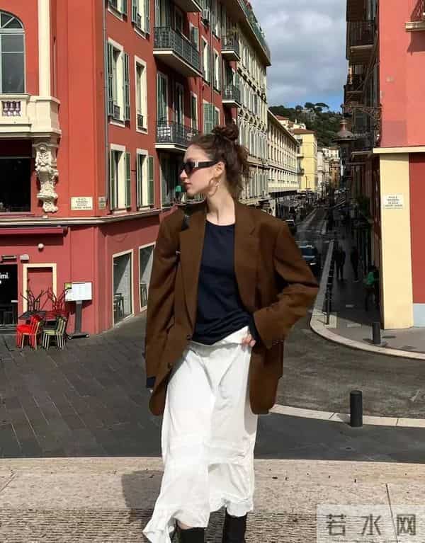 黑白棕，冬天穿衣这么“配色”，太高级了