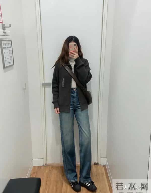 优衣库这波赢麻了！灰绿开衫直接撞脸Lemaire？