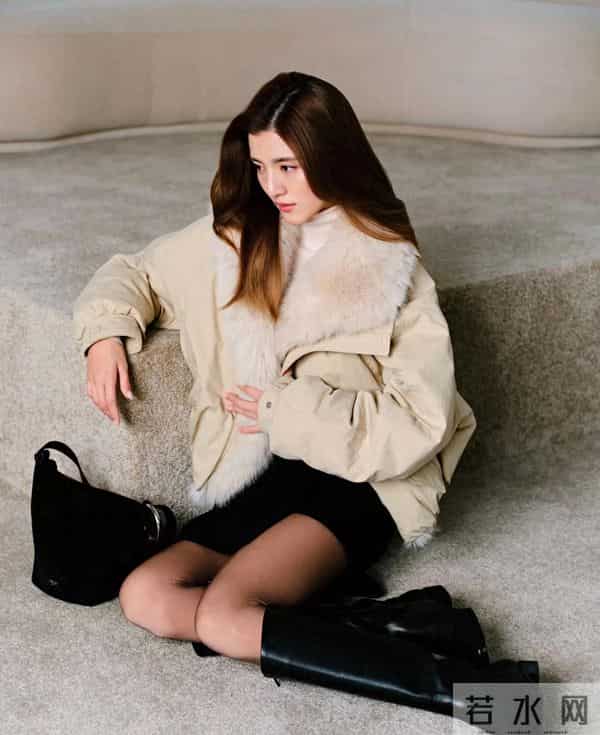 吴千语的秋冬衣橱，怕是藏着本「老钱风隐形法典」。