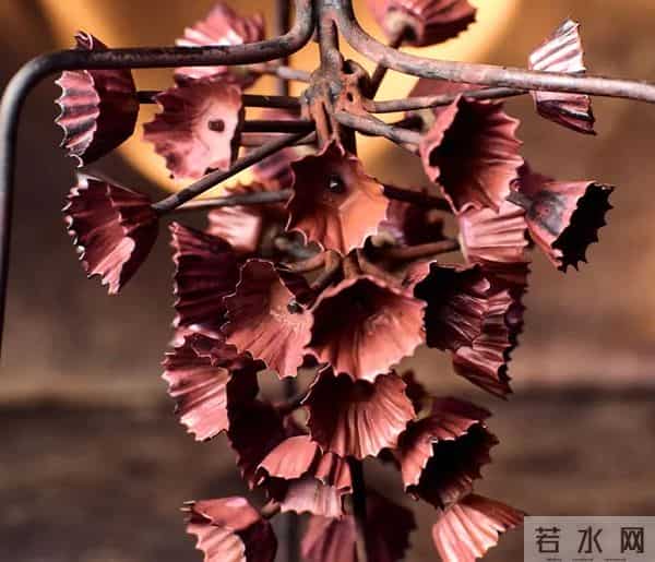 『珠宝』Hemmerle 推出 Scabiosa Stellata 铜制耳环：星芒松虫草