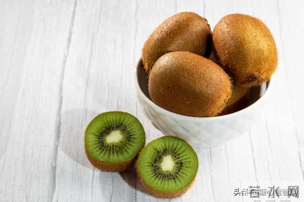 皮肤暗黄、干燥还长痘？8 种对女性皮肤好的食物清单列表收好