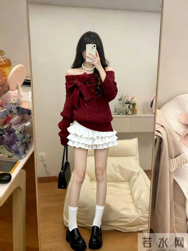 圣诞红穿搭杀疯了！11套look把甜辣焊死