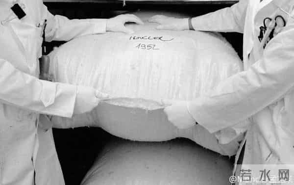 中产最爱的羽绒服，忽然卖不动了？