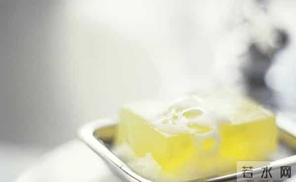 上海一女子用“硫磺皂”洗头，坚持半年后，出现了这4个变化