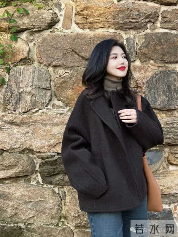 今年冬天短大衣又火啦！这样搭配美翻了！