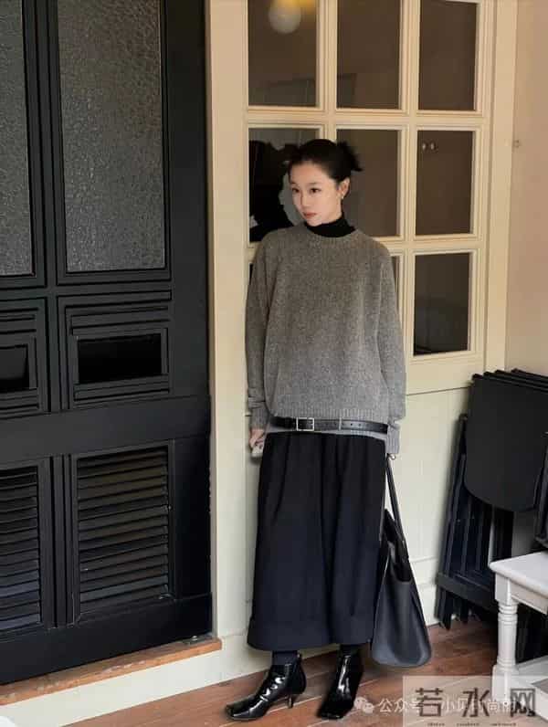 灰调松弛感｜廓形毛衣+黑裙，极简高级感秋冬通勤搭