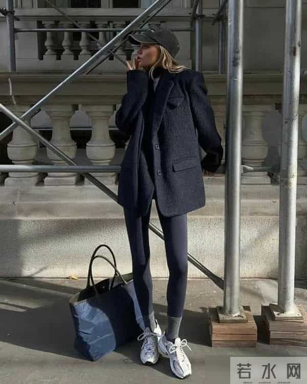 被杭州街拍惊艳了！满街都是“冬服+瑜伽裤”，洋气时髦又保暖