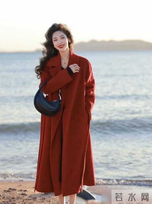 皮肤偏黄偏黑的女人，秋冬少穿“棕色”！这3种颜色更高级显白