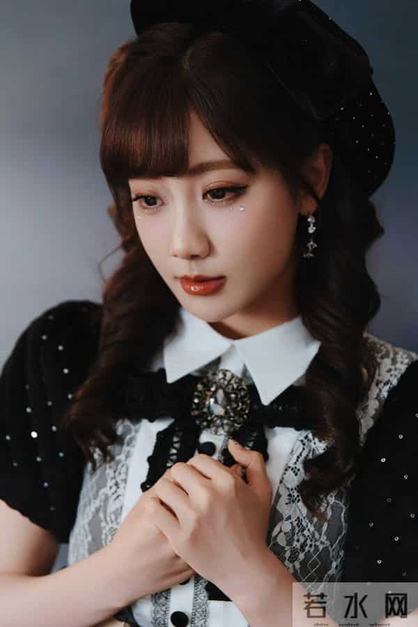 「暗黑甜系Lolita风」把洛丽塔的精致甜和暗黑元素揉得又乖又酷