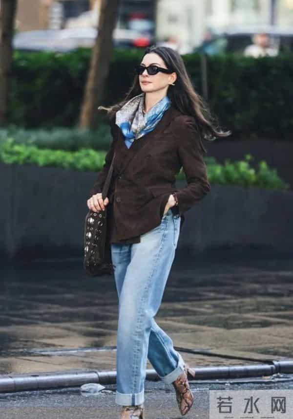 今年冬，牛仔裤这样穿最时髦