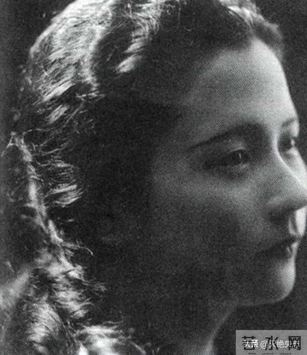 她是上海首席名媛，和戏子私奔生下6个孩子，如今个个是她骄傲