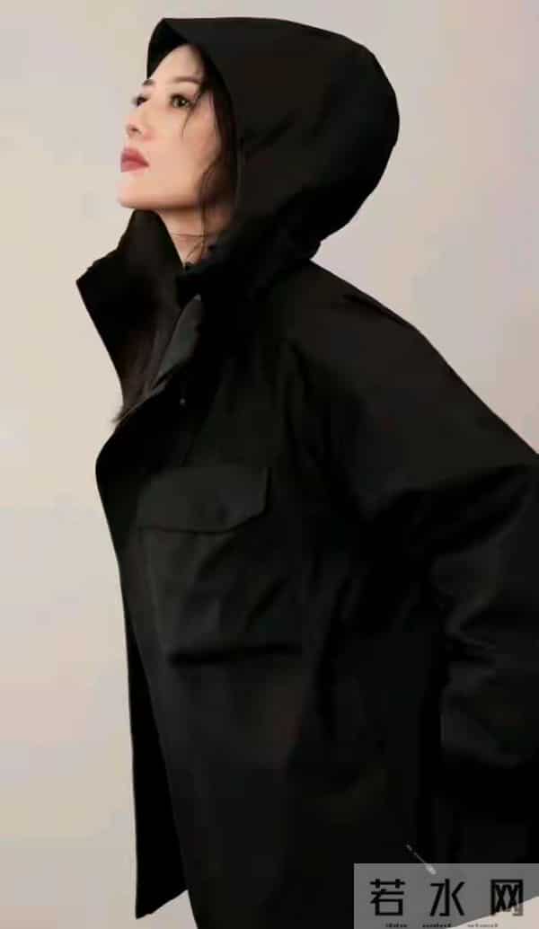 穿羽绒服高圆圆