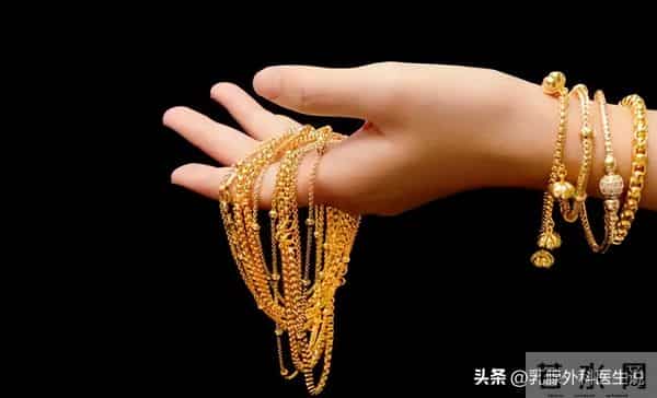 金银首饰有辐射，戴了会致癌？提醒：4种首饰尽量少带，太伤身了