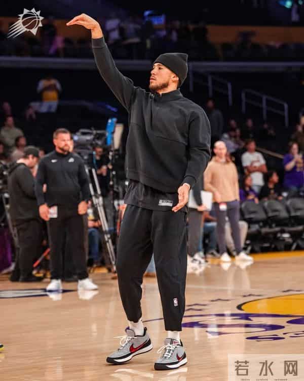 果然！Nike Book 2 出了这个「经典配色」！