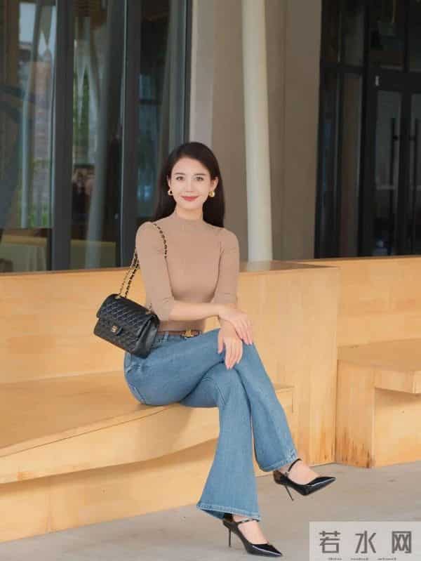 一件打底衫外穿 + 牛仔裤，竟然能好看到这种程度！