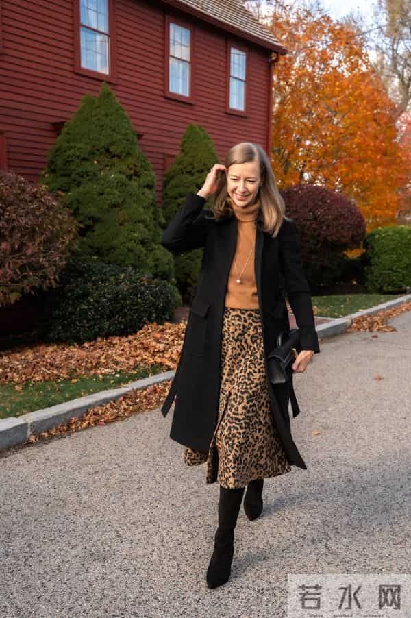 被这位博主穿搭惊艳，人过中年穿衣不花哨，基础款穿出英伦腔调