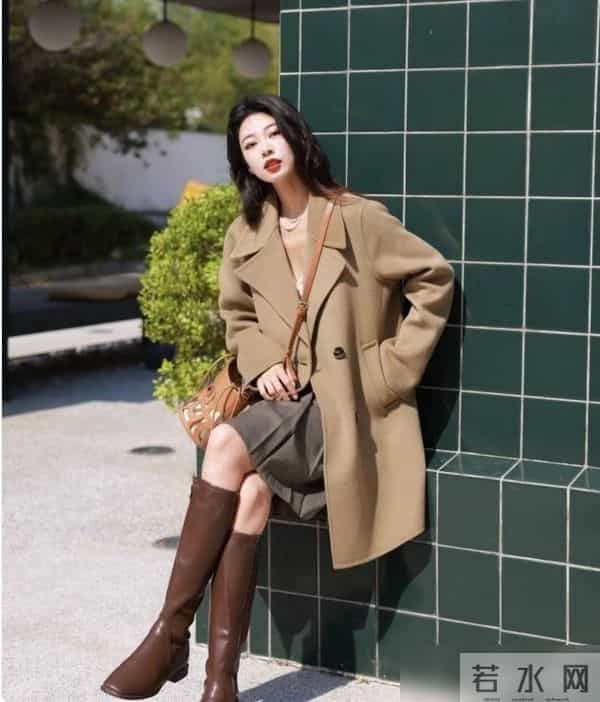今年秋冬的流行色，为什么非“棕色”莫属？看完上海街拍就知道了