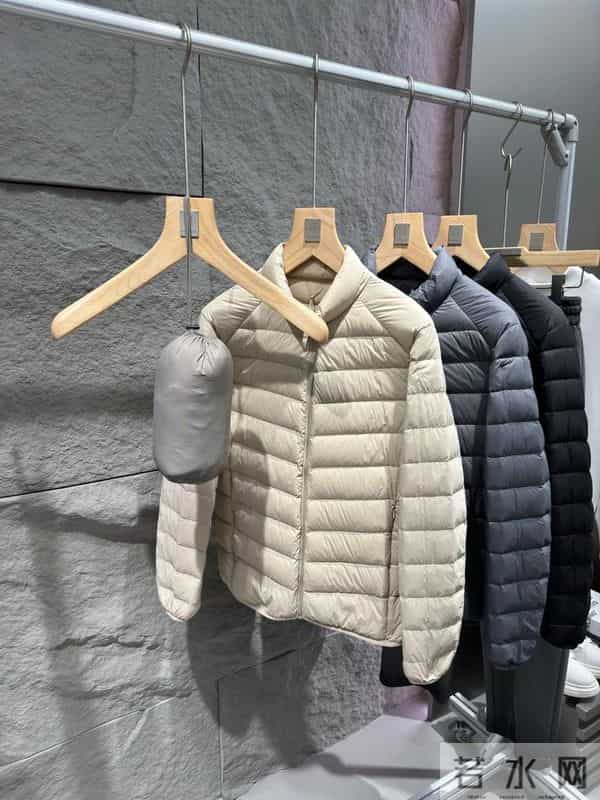 暖冬来袭！郑州服装市场排骨羽绒服走俏，充绒量低仍卖断货