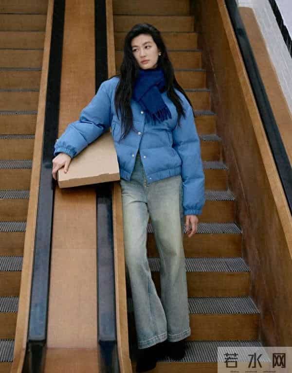 羽绒服+牛仔裤，极简里的真高级