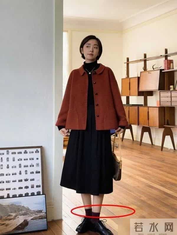 “羊毛衫+长裙”才是最适合40岁女人的秋冬穿搭，优雅显瘦有气质